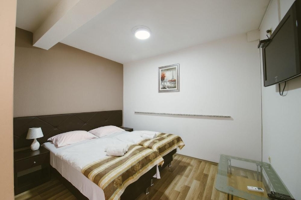 Hotel Flowers (Sivrić Mahala)))
